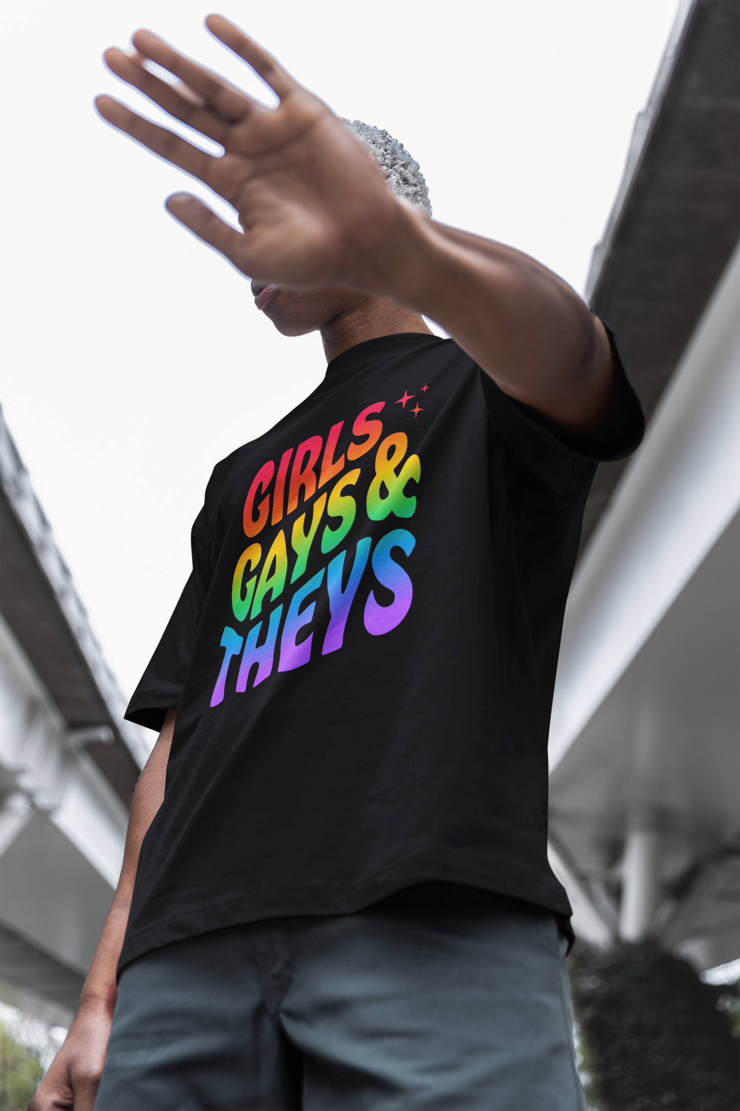 T-shirt en coton biologique imprimé : Girls Gays & Theys Rainbow