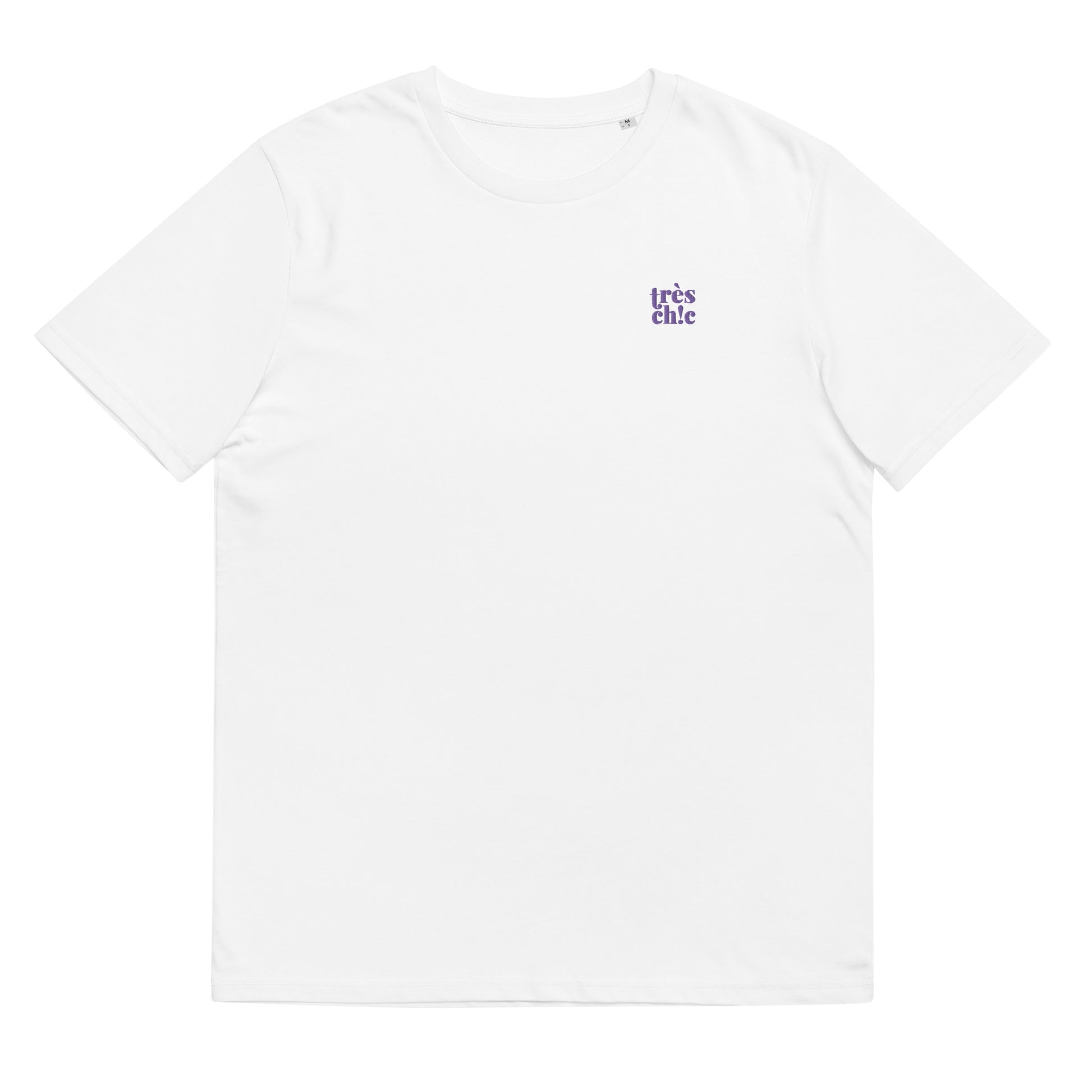 Fitted white organic cotton t-shirt with a small embroidery - "très chic" on the left chest. Available in sizes S to 3XL.